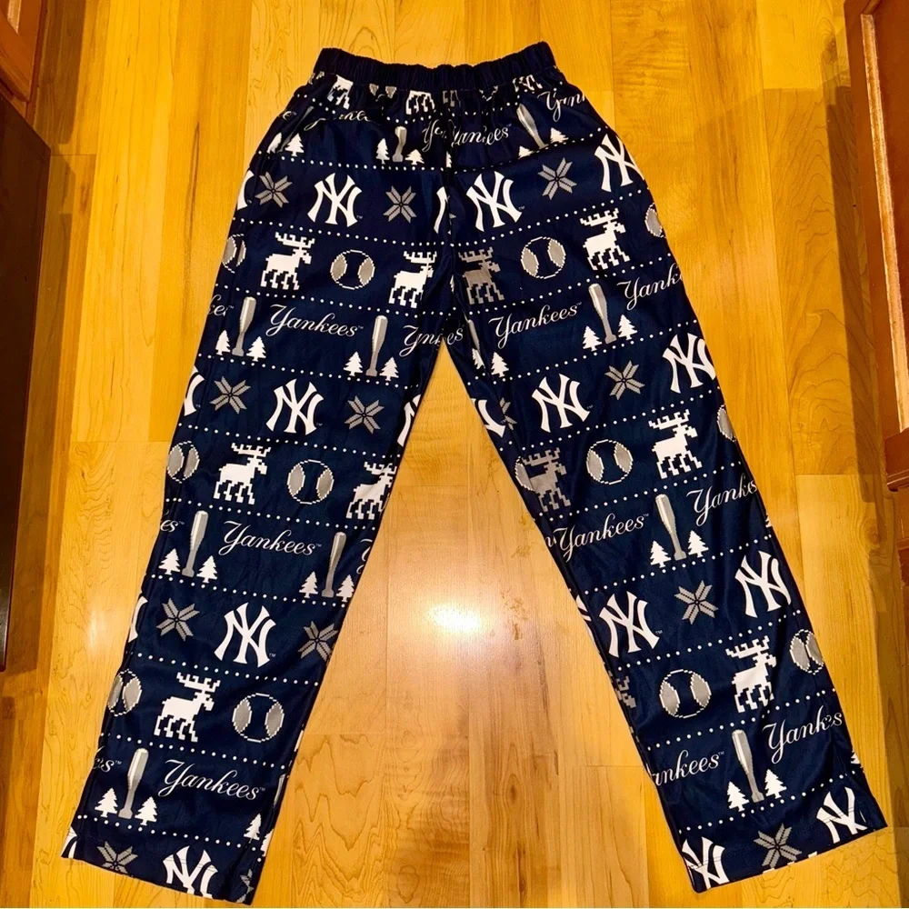 NWOT New York Yankees Allover Print Holiday Sleep Lounge Pants
